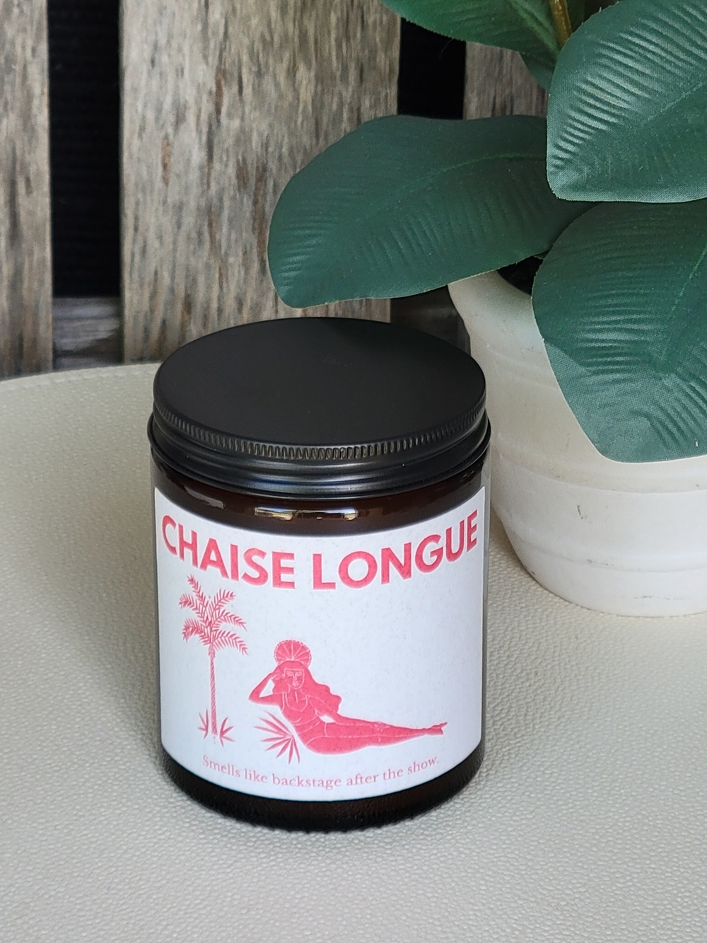 Chaise Longue Scented Candle - Wild Rhubarb 5oz - Picture 4 of 5